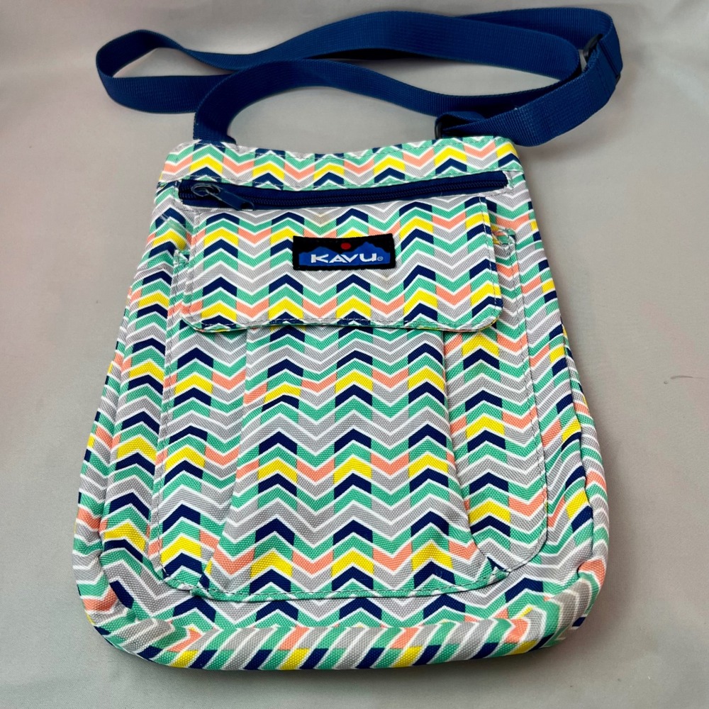 KAVU Keeper Crossbody Bag Womens Small Multicolor Good Chevron Canvas Travel